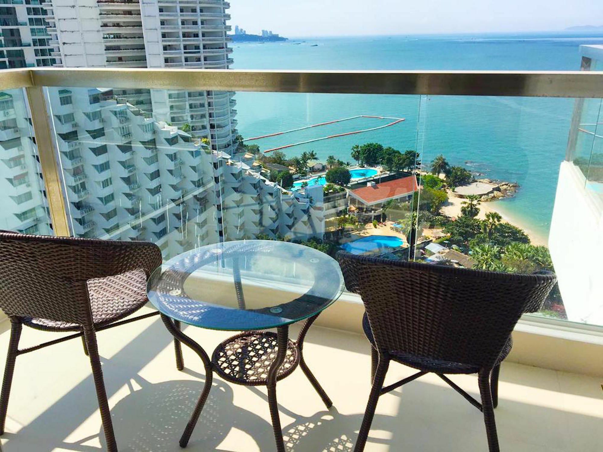 The Palm Wongamat Beach Pattaya Exteriör bild